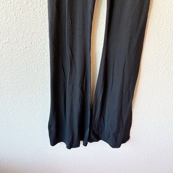 Offline by Aerie Real Me High Waisted Crossover Flare Legging Black sz S - Picture 5 of 7